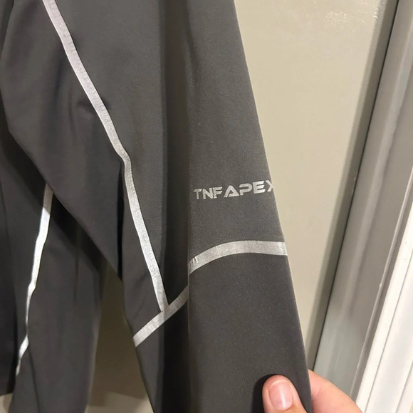 The North Face flight series running jacket size medium - Picture 4 of 5